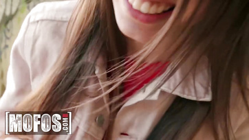 Chevaucher la bite avec sa petite chatte humide Thumb