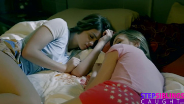 Trio d'Halloween avec ma petite demi-sœur et sa copine Thumb