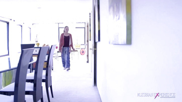 Lesbiennes adorent se lécher la chatte Thumb