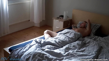 Belle nana tchèque et sa petite chatte rayée Thumb