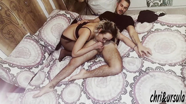 J'ai baissé la chatte en bas de ma secrétaire sexy et j'ai baisé sa petite chatte Thumb