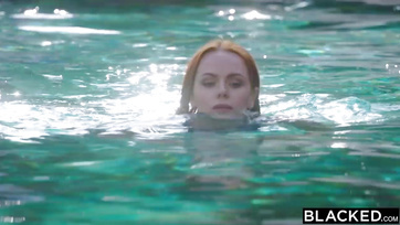 Une fille affamée a couché avec deux mecs à grosse bite en même temps Thumb