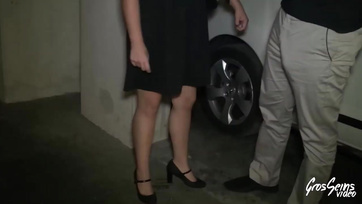 Il a satisfait la nana ronde affamée de bites et lui a baisé le visage Thumb