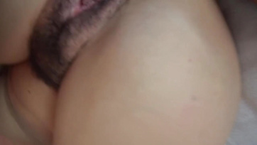 Chatte poilue baisée brutalement et éjaculée Thumb