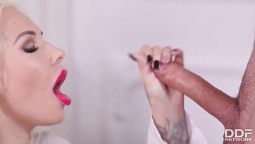 La MILF Une nana de Budapest adore se faire sucer et baiser à fond Thumb