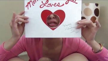 Une maman sexy voulait la bite de son fils et la chevauchait avec joie Thumb