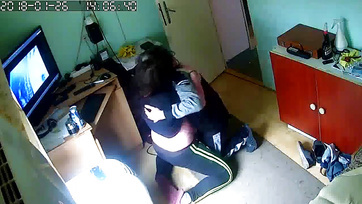 Une amatrice de Budapest suce la bite de son ex-petit ami à genoux Thumb