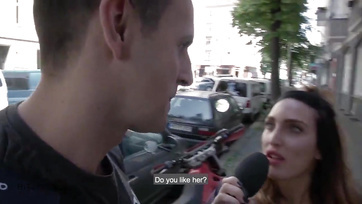 La charmante blonde a trouvé un mec dans la rue qui lui a baisé la chatte avec plaisir Thumb