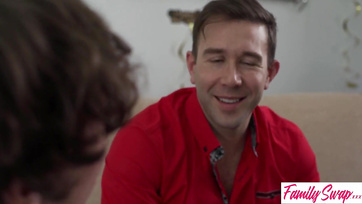 Chatte rousse salope a mis toute la famille dans une bonne baise Thumb