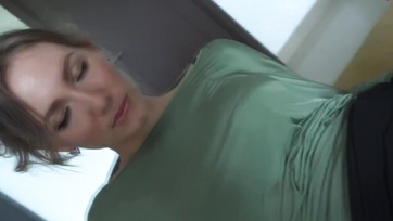 J'ai baisé à fond la beauté que j'ai appelée pour de l'argent à travers ses bas troués Thumb