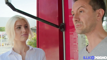 Blonde sexy se fait enculer après sa chatte sale Thumb