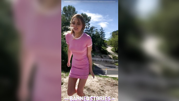 La blonde mince s'est fait sucer par l'énorme bite après l'avoir sucée Thumb