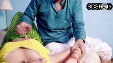 Une Indienne à la chatte humide suce une bite dans la chambre Thumb