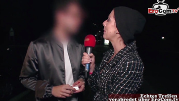 Une Allemande autoritaire baise son trou avec un inconnu Thumb