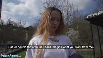 Faux agent et la blonde à la chatte poilue Thumb