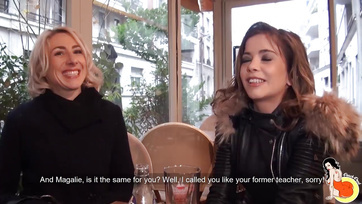 Les deux petites salopes chaudes avec des cuisses attachées étaient heureuses de coucher avec le gars avec l'énorme bite Thumb