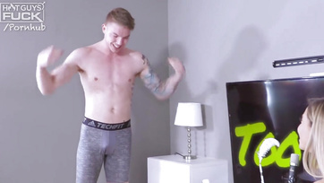 Blonde avec un beau cul et un grand beau mec Thumb