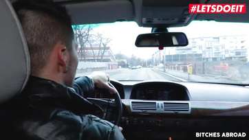 Il a baisé la chatte nue de la Hongroise Sunci jusqu'à en être déchiqueté Thumb