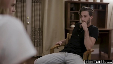 Un mec a demandé à sa nana de séduire sa belle-mère sexy Thumb