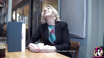 Une prof sexy et milf teste une grosse bite noire avec un mec Thumb