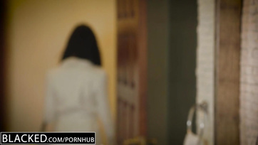 Des noirs baisent brutalement cette bombe salope Thumb