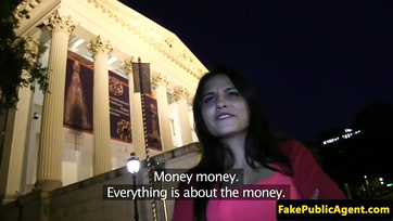 Il a soudoyé la belle Budapestoise pour qu'elle lui baise la chatte Thumb