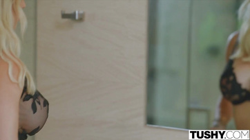 L'agent immobilier affamé Sunci s'accrochait à la grosse bite de son client Thumb