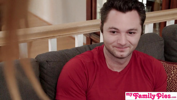 Une demi-soeur aux gros seins emmène son frère à un jeu bizarre Thumb