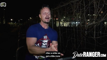 Il a léché et baisé la salope aux gros seins qu'il a trouvée sur Tinder Thumb