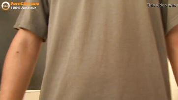 D'abord ils ont tous les deux sucé, puis ils ont baisé la charmante amatrice Thumb