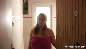 L'étranger a mis la femme enceinte de Budapest sur sa bite Thumb