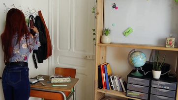 Voici comment une prof de français sexy jouerait avec votre saucisse Thumb