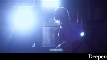 La nana sexy s'est fait baiser par son mari et son bel amant Thumb