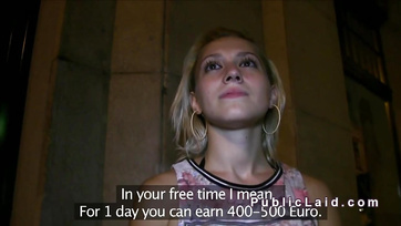 La fille désirable de Budapest a été montée pour avoir baisé en public Thumb