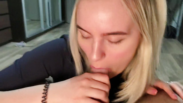 Pipe professionnelle et tout ramassé par une jolie étudiante Thumb