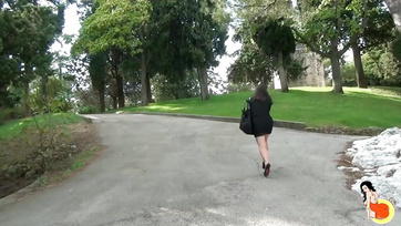 Pour la première fois de sa vie, deux mecs ont baisé la salope qui aime l'anal en même temps Thumb