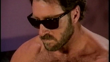 Femme à la chatte poilue baisée au visage après avoir retiré sa bite de son anus Thumb