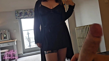 Elle a dit que mon père ne pouvait plus la baiser, alors j'ai baisé ma belle-mère au lieu de Thumb