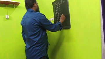 Une prof indienne canon ne pouvait pas refuser son élève insistant Thumb