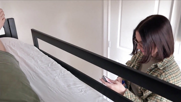 Nous nous sommes masturbés devant ma belle-sœur jusqu'à ce qu'elle commence à sucer ma queue Thumb