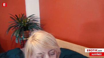 Depuis que je l'ai rencontrée, je dois baiser tous les jours la chatte humide de cette milf blonde nymphomane Thumb