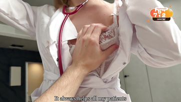 La sexy infirmière a examiné la grosse bite de son demi-frère avant d'aller travailler Thumb